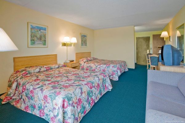 Broadview Inn and Suites (Galesburg)
